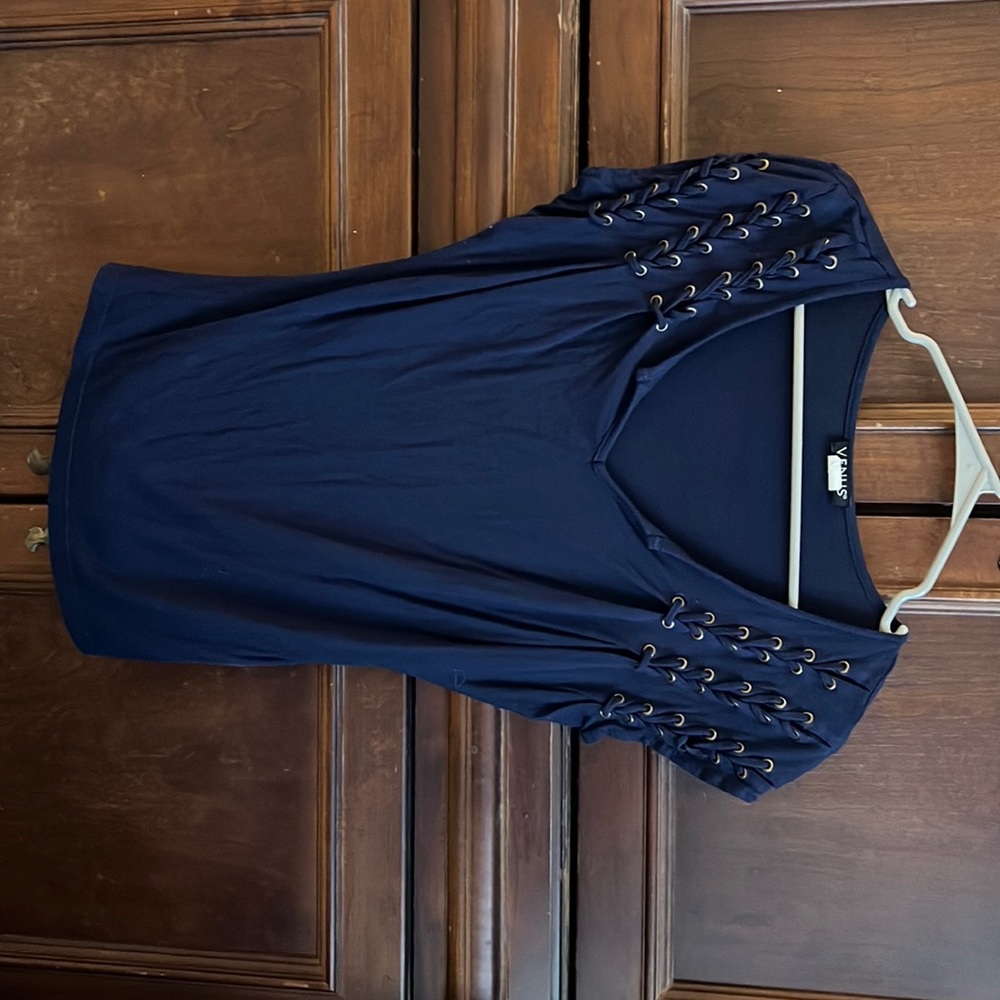 Venus  v-neck